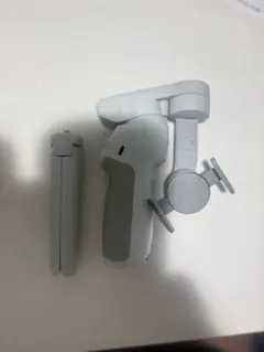 DJI OM 5 本体 スタビライザー ジンバル 三脚付きのサムネイル