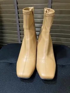 美品 GU ウルトラストレッチヒールブーツ　ショートブーツ