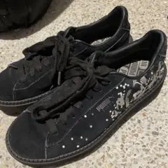 PUMA ブラック スエード スニーカー