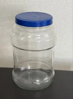 昭和レトロなガラス瓶】緑色の蓋付き - メルカリ