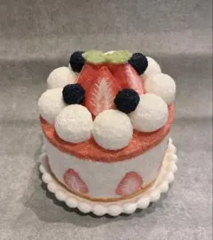 手作りスクイーズ　苺のレアチーズケーキ　ハンドメイド
