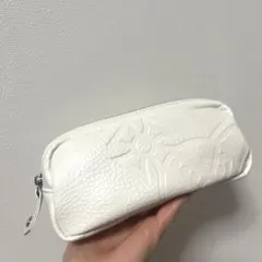 レア　ヴィヴィアンウエストウッド　ポーチ　ホワイト　オーブデザイン　エンボス加工