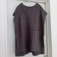 ☆新品☆Alma Design ケーブル編みノースリーブセーター M