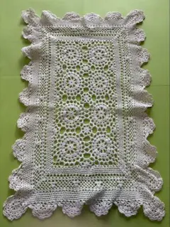 レース編み　テーブルセンター　フリル