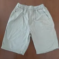ユニクロ160サイズ ベージュハーフパンツ