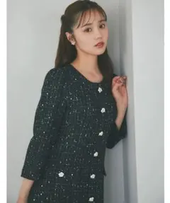 【新品　タグ付き】トッコ　フラワー飾り釦付きスパンコールツイードタイトワンピース