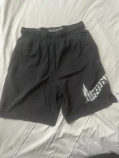 Nike ブラック ショートパンツ