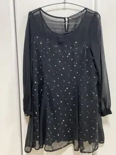 星柄刺繍の黒シフォンチュニック