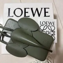 LOEWE エレファントフォンカバーカーキiPhone11用のサムネイル
