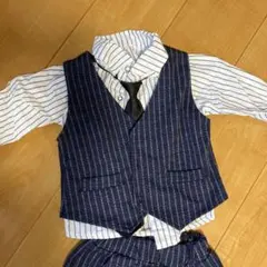 フォーマルスーツ ネイビーとホワイトストライプ