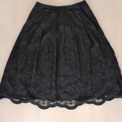 黒の刺繍入りフレアスカート Мサイズ