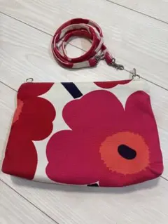 marimekko フラワーパターン ポーチ