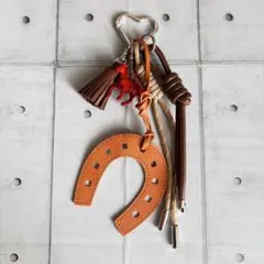 じゃらじゃらキーホルダー バッグチャーム 蹄 馬 ハート タッセル 茶