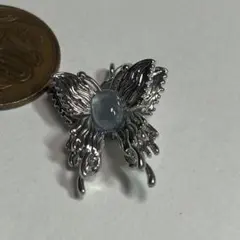 アクアマリン　蝶々のペンダントトップ