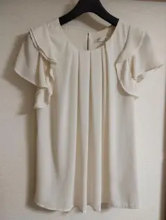 AG by aquagirl アイボリー フリル袖 ブラウス