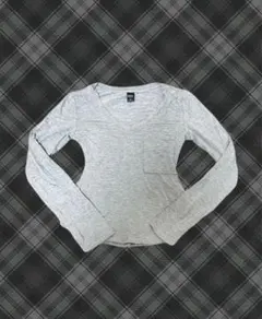 グレー Vネック ピチT カットソー