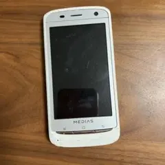 MEDIAS ホワイト 4インチスマートフォン