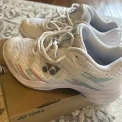 美品22.5YONEX CASCADE ACCEL バドミントンシューズのサムネイル