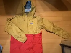 Patagonia レインジャケット イエロー/レッド