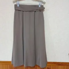 グレージュ ベルト付き 12枚はぎ フレアロングスカート