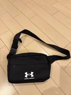 UNDER ARMOUR ウエストバッグ ボディバッグ ブラックのサムネイル