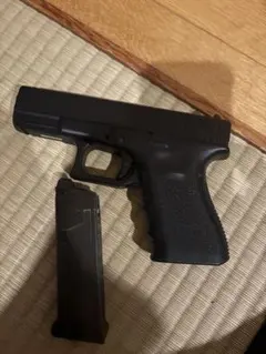 Glock 17 Gen4 ガスガン マガジン2本付 - メルカリ