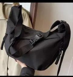 ボディバッグ　斜めがけバッグ　ブラック　男女兼用　ナイロン素材　②