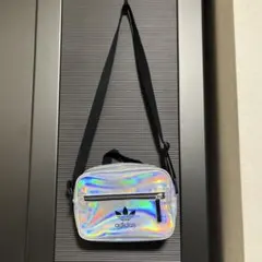 adidas シルバーショルダーバッグのサムネイル