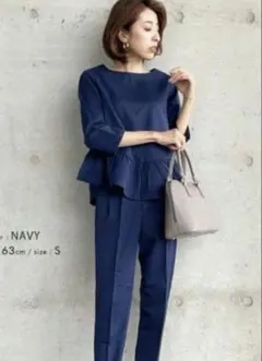 ペプラムトップス　パンツセットアップ ネイビーS