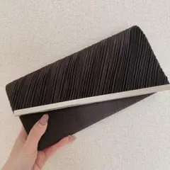 ダークブラウン プリーツ クラッチバッグ