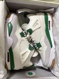 ナイキ SB × エアジョーダン4 