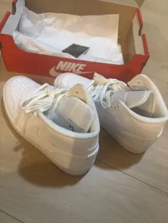 Nike Air Jordan 1 ホワイト スニーカー