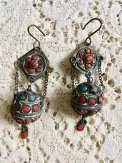 最終価格　海外購入　存在感　アンティークな個性と味わい♪ エスニック ピアス