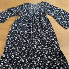 レディースワンピース黒花柄☆美品