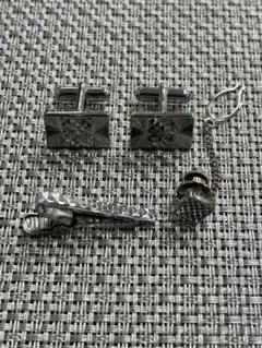 シルバー色ダイヤモンドカット カフスボタン ネクタイピン タイタック3点セット