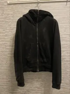 値下げユリウス　ブラックフルジップパーカー ユリウス、“オールブラック”の代官山＆伊勢丹新宿店限定パーカー