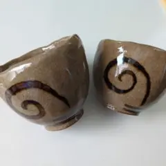 茶色の渦巻き模様陶器カップ2個セット
