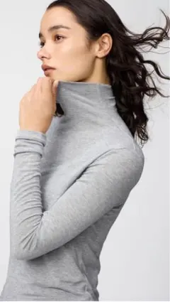 ユニクロ極暖ヒートテックカシミヤブレンドタートルネックTナチュラル　M