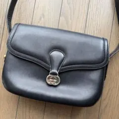 【レトロ美品】GUCCIショルダーバッグ　オールドグッチ　希少　ブラック レザーのサムネイル