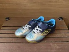 超美品【Umbro】ベルクロのフットサルシューズ19cmと脛当て