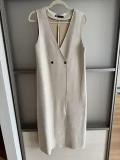 ノースリーブロングワンピース クリーム色