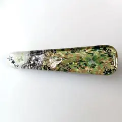 レジンヘアクリップ　ヘアピン hairclip 髪留め　かわいい迷彩　黒花