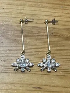 ピアス　ジュエリー風　雪の結晶デザイン