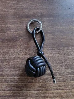 新品！レザーキーホルダー 結び目デザイン