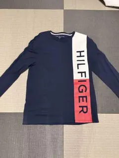 TOMMY HILFIGER ネイビーロング Tシャツ　Mサイズ　春秋物