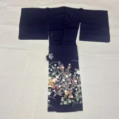 落ち着いた紫色　花柄色留袖です。