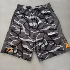 Under Armour カモフラ柄 ハーフパンツのサムネイル