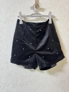 黒 ビジュー付き スエード風ショートパンツ