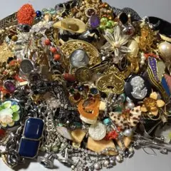 （55）アクセサリー　イミテーション　ネックレス　ピアス　指輪　ブローチ