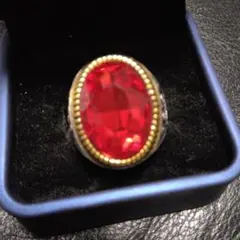 ビンテージ風オーバルカット赤い石リング